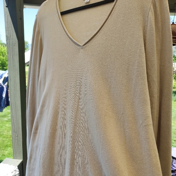 J. Crew Sweaters - JCREW V-Neck linen blend sweater